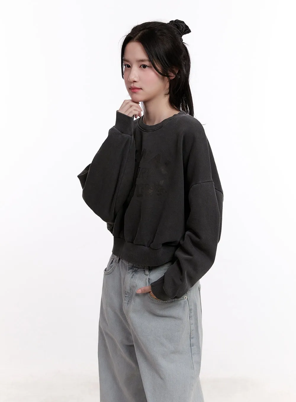 Graphic Loose-Fit Cropped Sweatshirt CM526