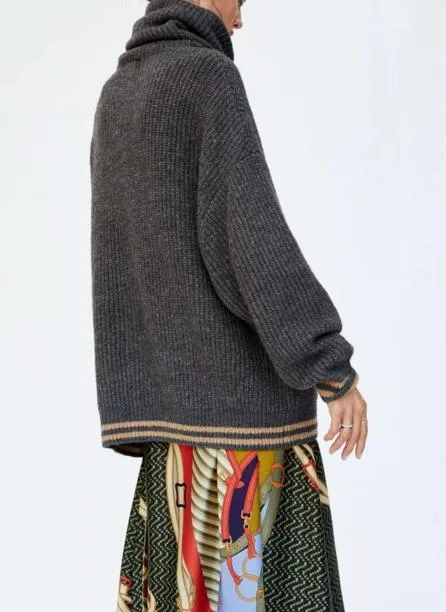OVERSIZED KNIT SWEATER