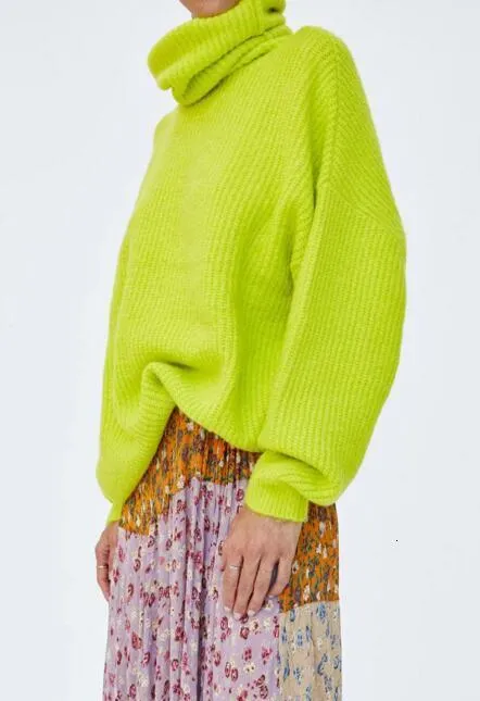 OVERSIZED KNIT SWEATER