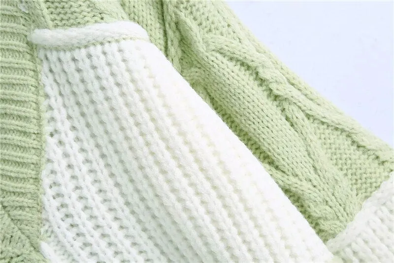 OVERSIZED KNITTED SWEATER
